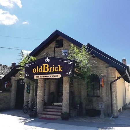 Oldbrick Pub Hotel Sombor Exterior foto