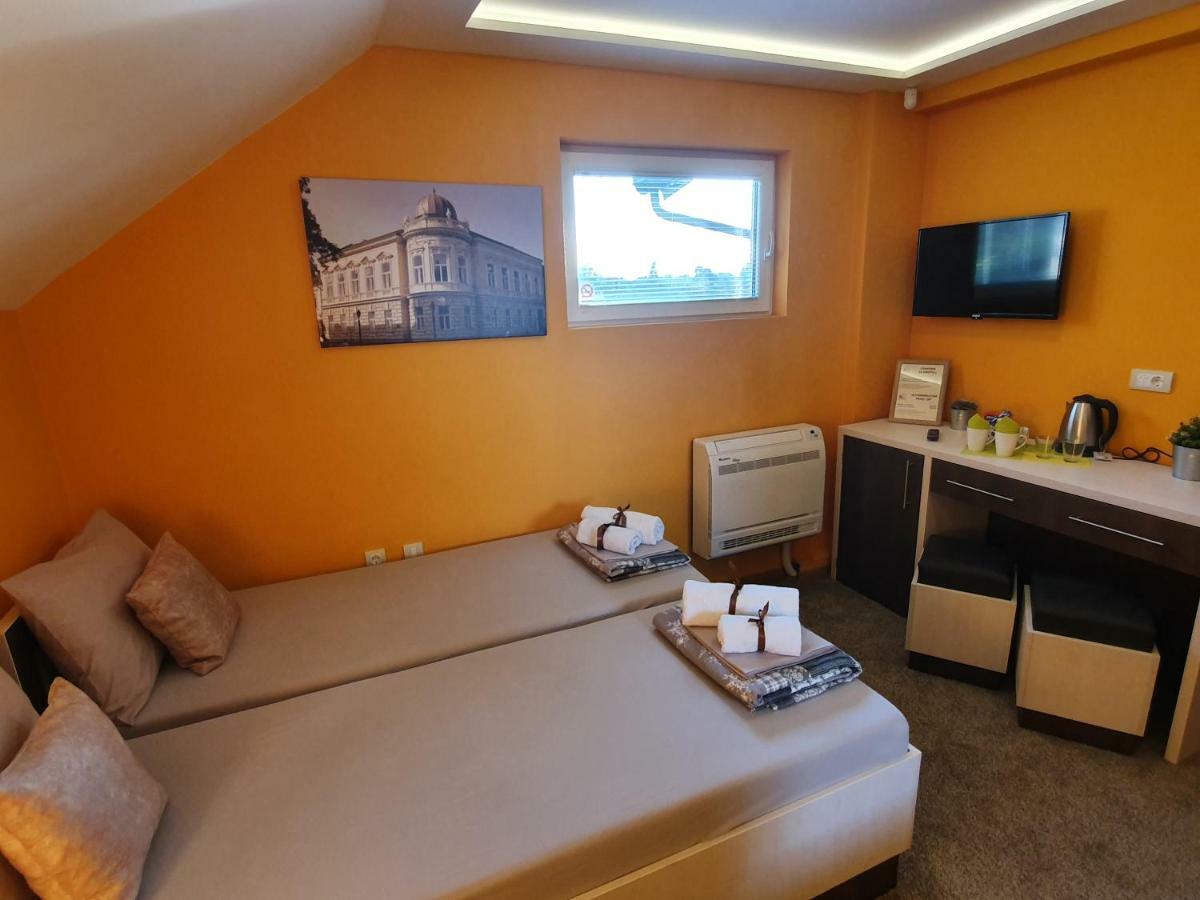 Oldbrick Pub Hotel Sombor Exterior foto