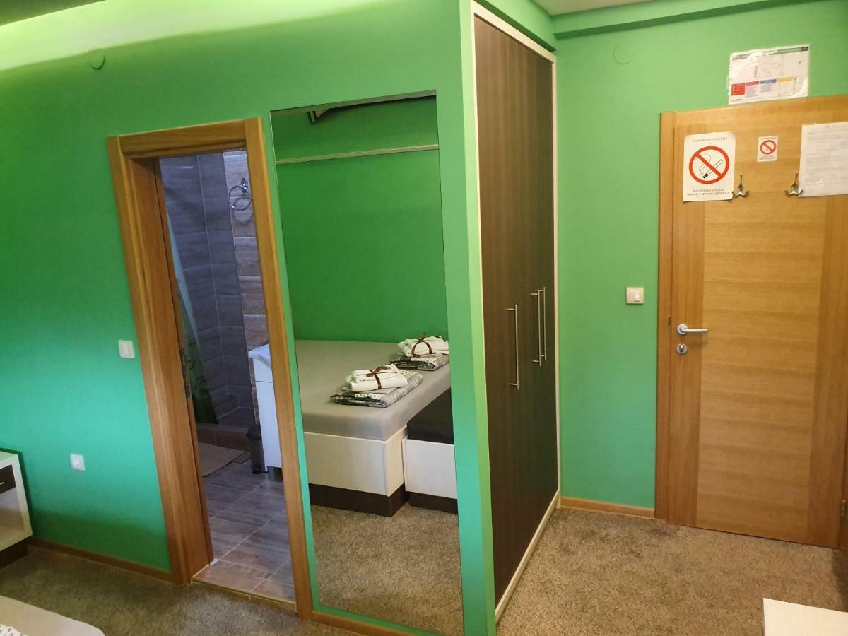 Oldbrick Pub Hotel Sombor Exterior foto