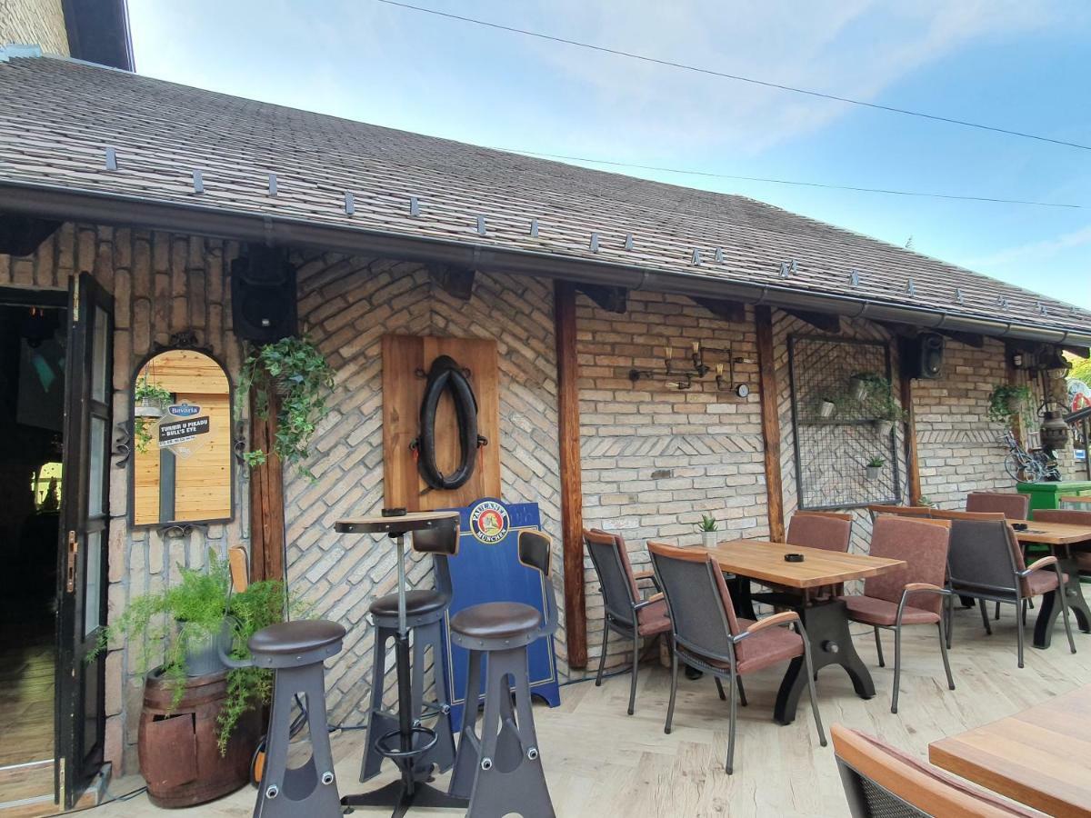 Oldbrick Pub Hotel Sombor Exterior foto