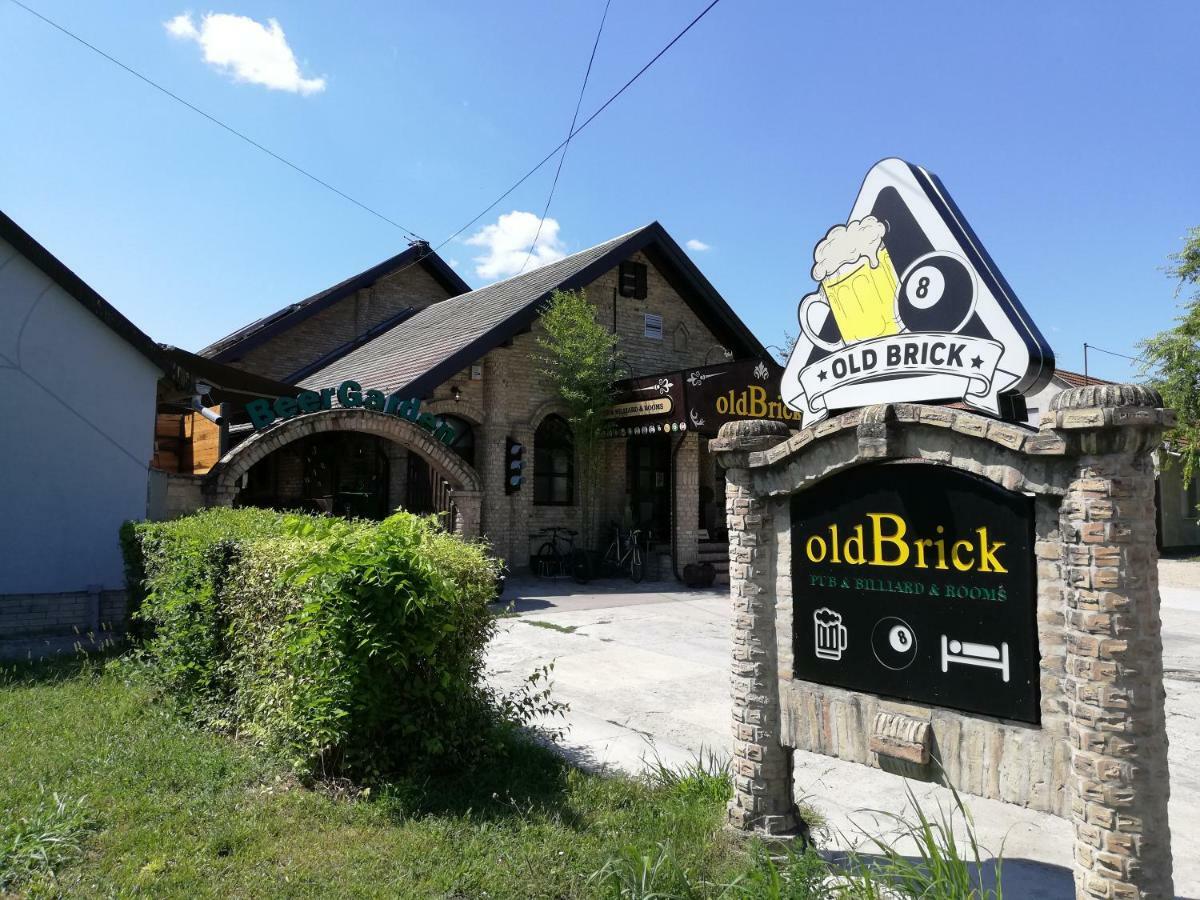 Oldbrick Pub Hotel Sombor Exterior foto